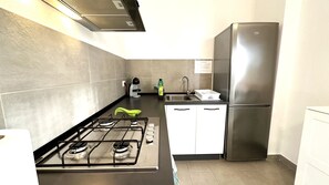 Private kitchen - Lovely Villa Fontane Bianche (Fontane Bianche)