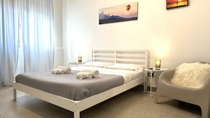 3 bedrooms, iron/ironing board, Internet, bed sheets - Lovely Villa Fontane Bianche (Fontane Bianche)