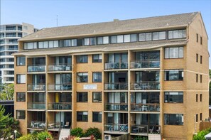 Exterior - Allamanda Place Unit 11 Bulcock Beach Waterfront Views (Caloundra)