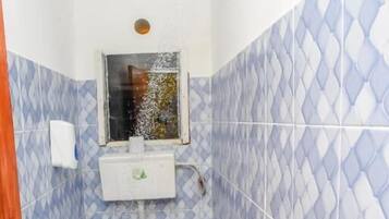 Single Room | Bathroom