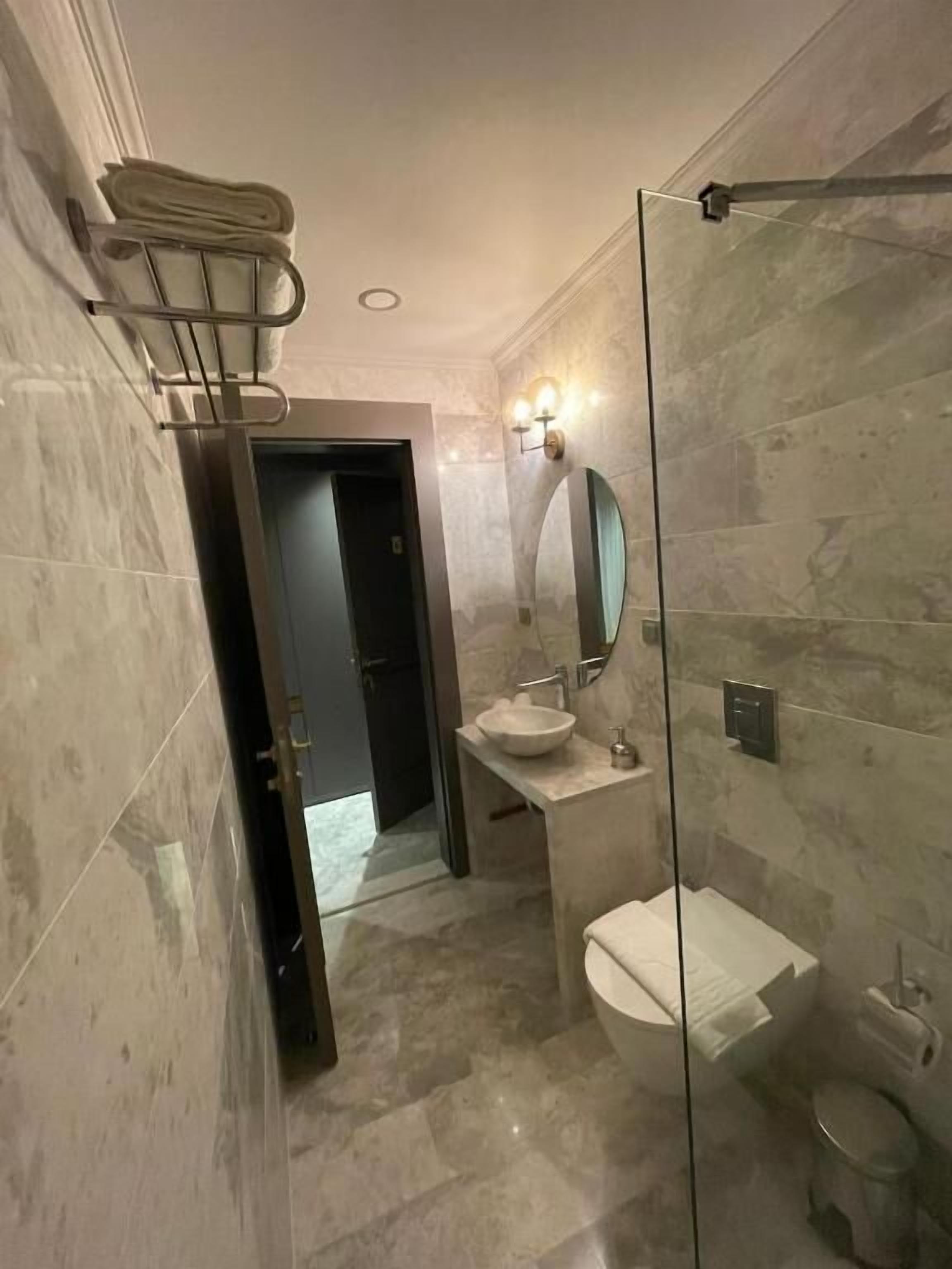 Chambre Double Standard, vue jardin | Salle de bain