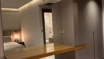 Doppia Standard, vista giardino