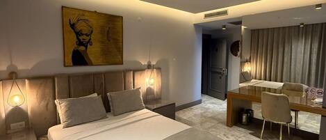 Chambre Double Deluxe, vue jardin | Literie de qualité supérieure, bureau