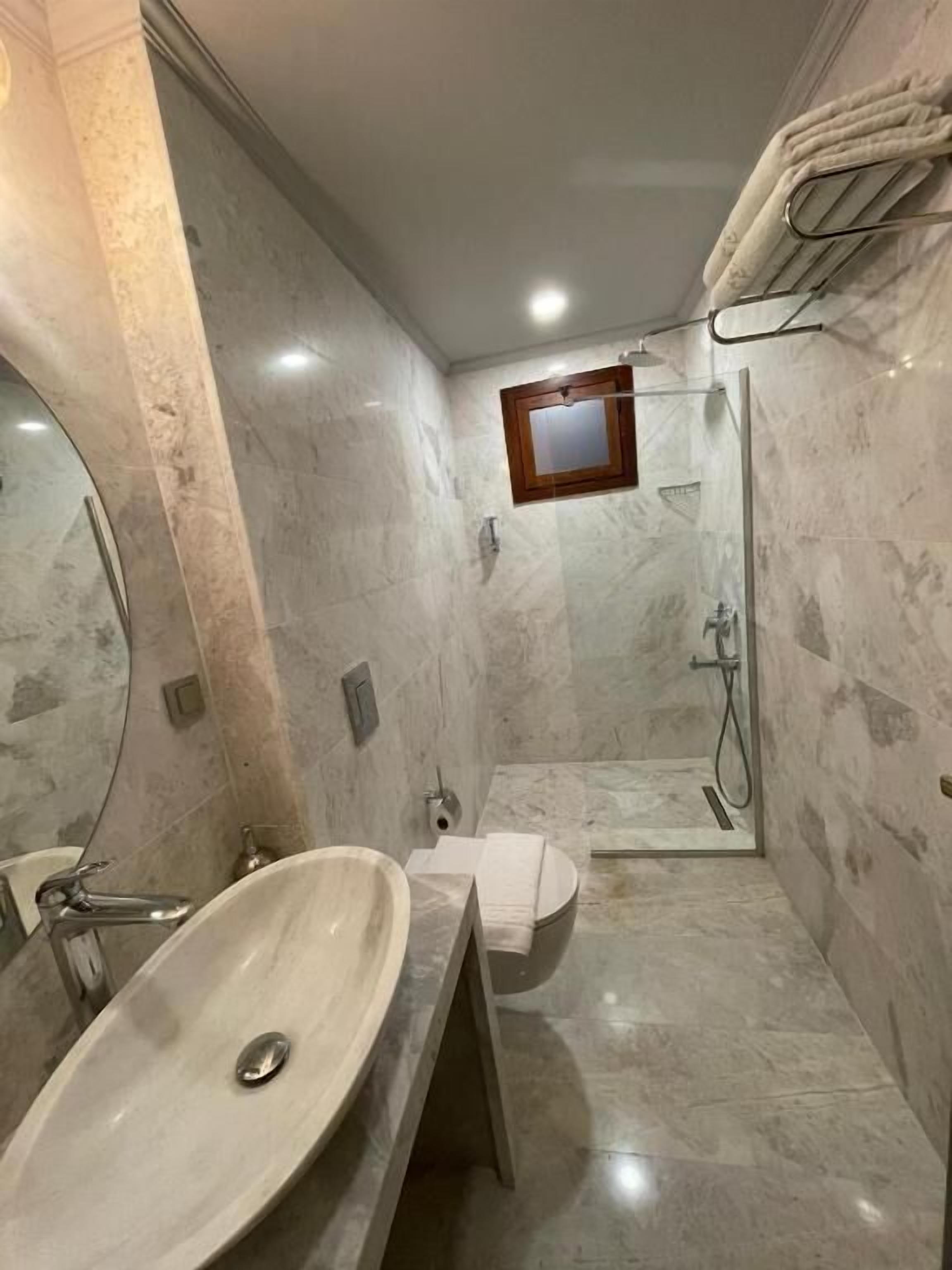 Deluxe Double Room, Garden View | Bathroom