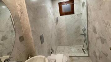 Deluxe-Doppelzimmer, Gartenblick | Badezimmer