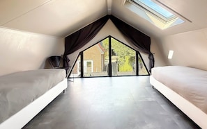 2 bedrooms, bed sheets - Modern Forest Home Near Beach (Bergen)