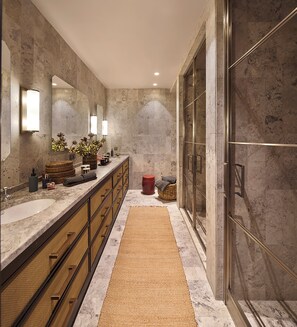 Shower, hair dryer, towels, soap - Signature 5 Bedroom Villa with Private Pool, Sauna & Maid's Room (Muğla)