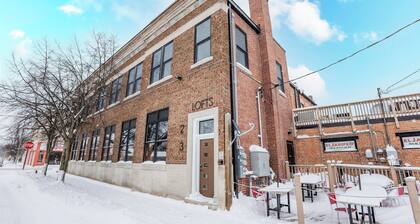 NEW (2024:) Sleeps 12 | Downtown Fennville | Near Saugatuck & Local Beaches