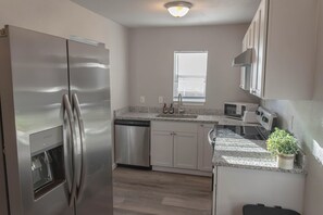 Private kitchen - Cozy mid-century bungalow just minutes from Downtown Fort Worth. Enjoy modern comforts, a warm inviting atmosphere, and thoughtfully designed spaces—perfect for relaxing after exploring the city, dining, and local attractions. (Fort Worth)