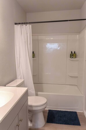 Bathroom - Cozy mid-century bungalow just minutes from Downtown Fort Worth. Enjoy modern comforts, a warm inviting atmosphere, and thoughtfully designed spaces—perfect for relaxing after exploring the city, dining, and local attractions. (Fort Worth)