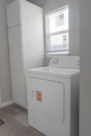 Interior - Cozy mid-century bungalow just minutes from Downtown Fort Worth. Enjoy modern comforts, a warm inviting atmosphere, and thoughtfully designed spaces—perfect for relaxing after exploring the city, dining, and local attractions. (Fort Worth)