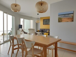 Dining - La maison du rocher – Beach 150m away (La Tranche-sur-Mer)