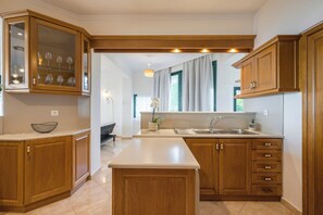 Superior Villa, Sea View | Private kitchen - Lithea Seaview Villa & Estate (Chania)
