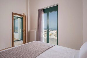 Superior villa, uitzicht op zee | Een kluis op de kamer, verduisterende gordijnen, gratis babybedden