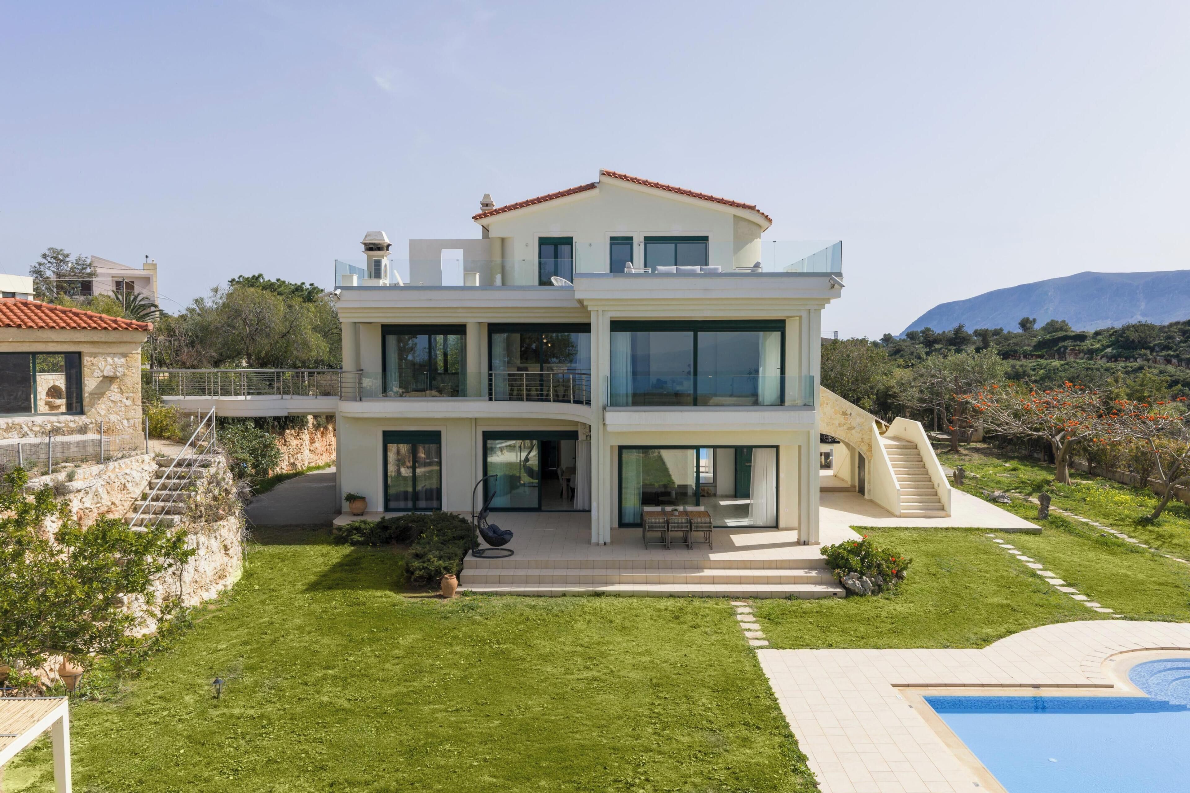 Vila superior, vista para o mar | Fachada