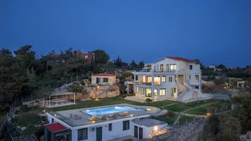 Vila superior, vista para o mar | Fachada