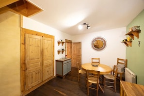 Dining - Atipyque house in the heart of the Bauges mountains (Le Châtelard)