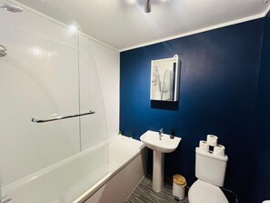 Hair dryer, towels - Waverley Court in Fort William Town Centre (Fort William)