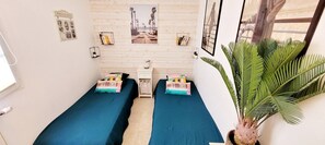 Iron/ironing board, WiFi - Seaside House with Terrace and Garden – 300m from the Beach (La Tranche-sur-Mer)