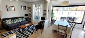TV - Seaside House with Terrace and Garden – 300m from the Beach (La Tranche-sur-Mer)