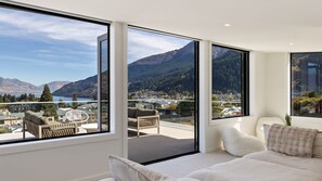 Interior - Queenstown Hill House - House Only (Queenstown)