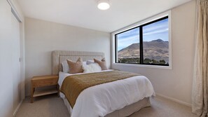 Room - Queenstown Hill House - Apartment Only (Queenstown)