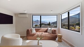 Living area - Queenstown Hill House - Apartment Only (Queenstown)