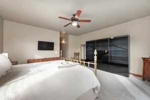 4 bedrooms, travel cot, Internet, bed sheets