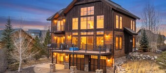 Ultra luxurious 4 bedroom home, views, 2 living spaces and more!