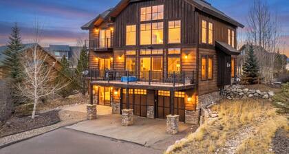 Ultra luxurious 4 bedroom home, views, 2 living spaces and more!