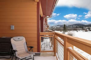 Property grounds - Lovely remodeled, spacious 2 bedroom with mt view from the deck (Fraser)