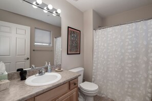 Towels - Lovely remodeled, spacious 2 bedroom with mt view from the deck (Fraser)