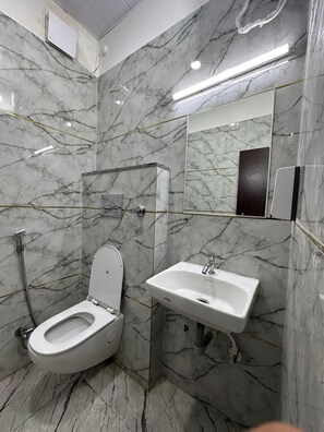 Deluxe Single Room, City View | Bathroom - Hotel City Rise Gwalior (Gwalior)