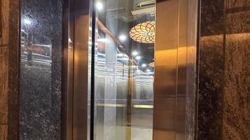 Deluxe Single Room, City View | Interior