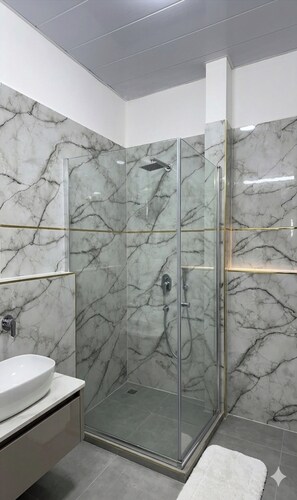 Superior Room, City View | Bathroom