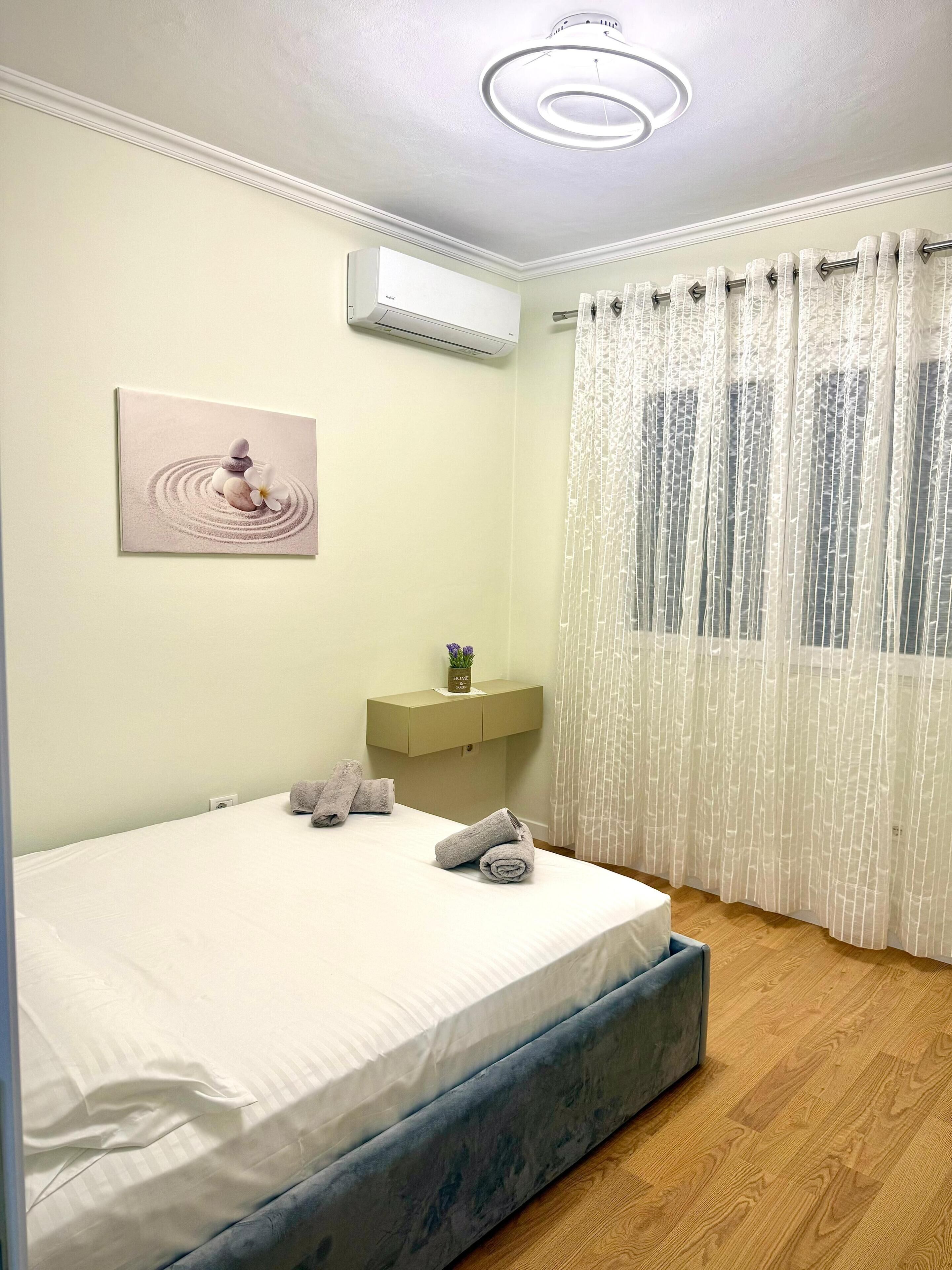 Iron/ironing board, WiFi, bed sheets