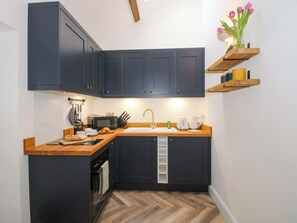 Cookware/dishes/utensils - The Blacksmiths Shop (Bromyard)