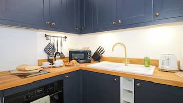 Cookware/dishes/utensils
