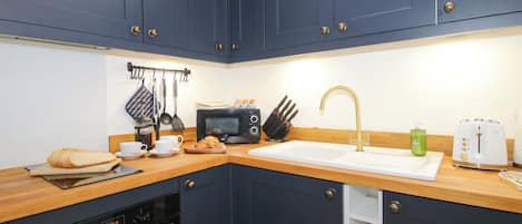 Cookware/dishes/utensils