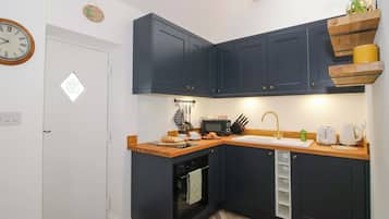 Cookware/dishes/utensils