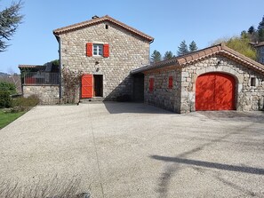 Exterior - Character house, in a quiet location, close to the village center (Jaujac)