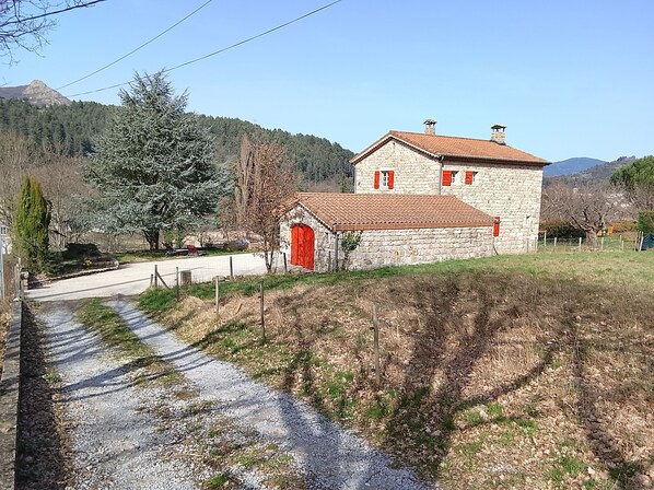 Exterior - Character house, in a quiet location, close to the village center (Jaujac)