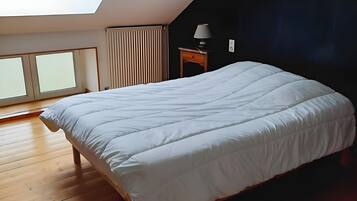 House | 3 bedrooms, individually furnished, bed sheets