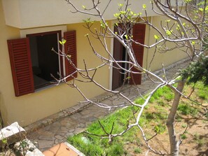 Property grounds - Apartment with Patio for 7 (Novalja)