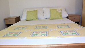 1 bedroom, free WiFi, bed sheets - Apartment with Patio for 7 (Novalja)