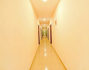 Comfort Triple Room, Lake View | Interior