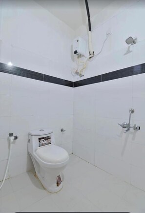Comfort Triple Room, Lake View | Bathroom | Shower, towels, soap