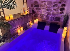Bain à remous extérieur
