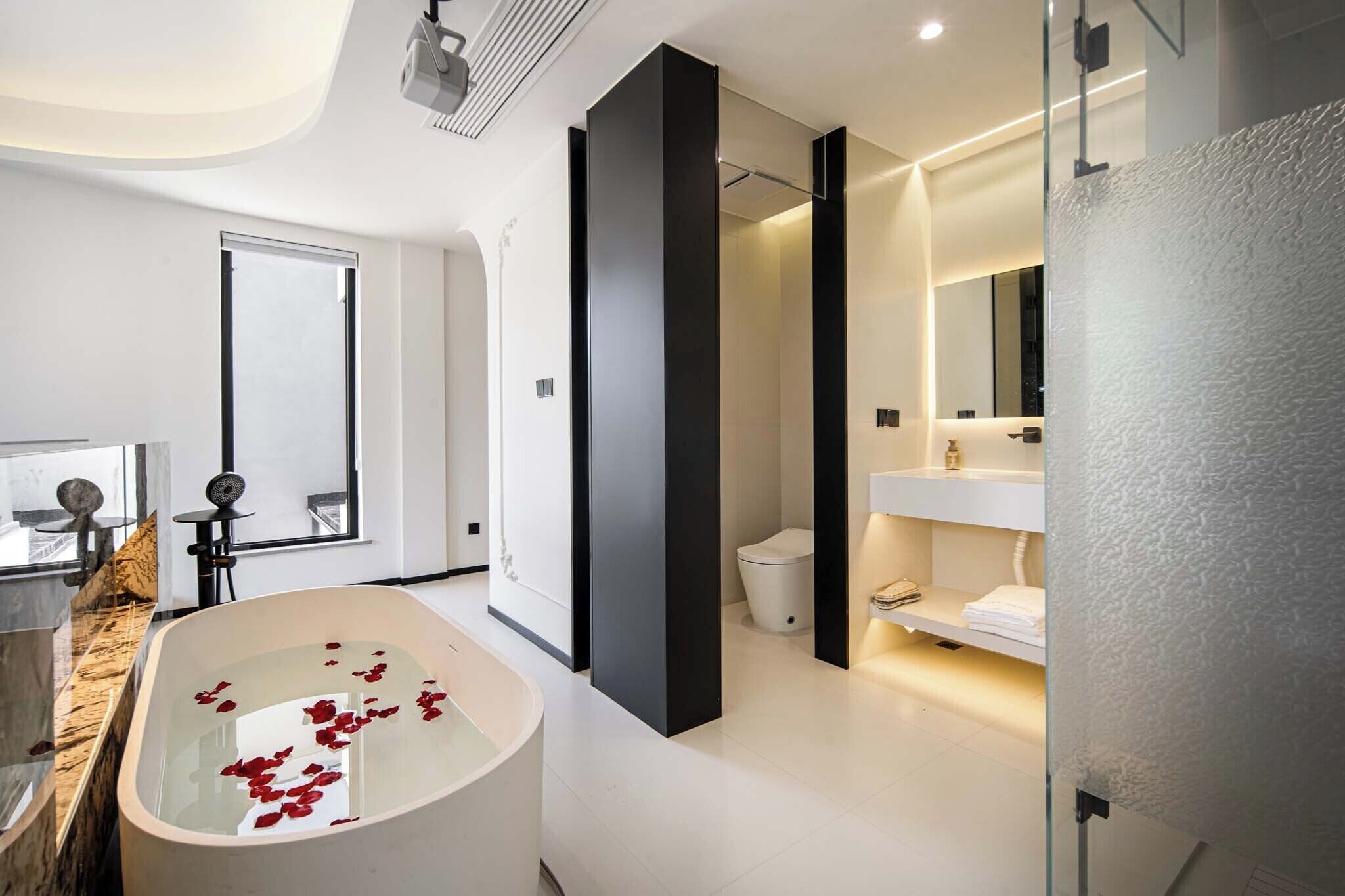 Doppia Superior, vista valle | Bagno | Set di cortesia gratuito, asciugacapelli, pantofole, asciugamani