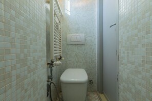 Basic Apartment | Bilik Mandi